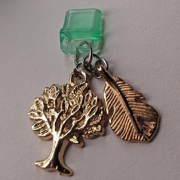Dust Plug Charm Kindle and charging port USB-C USBc Tree and Leaf/Feather kindle - Picture 1 of 5